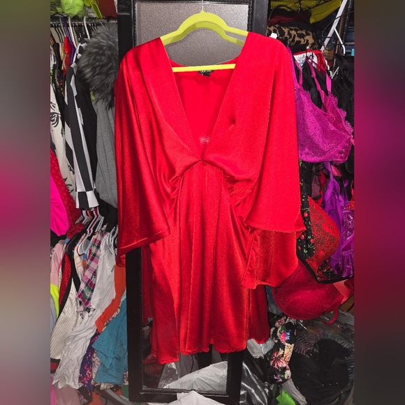 🍁🍂NWOT Boohoo Plus Satin Batwing Skater Dress Size 18 - Picture 6 of 8